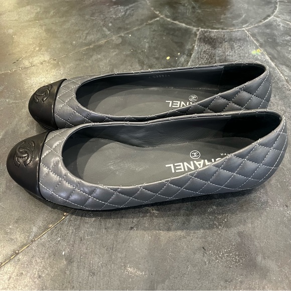 Chanel Quilted Cap Toe Ballet Flats Grey/Black - Picture 2 of 7